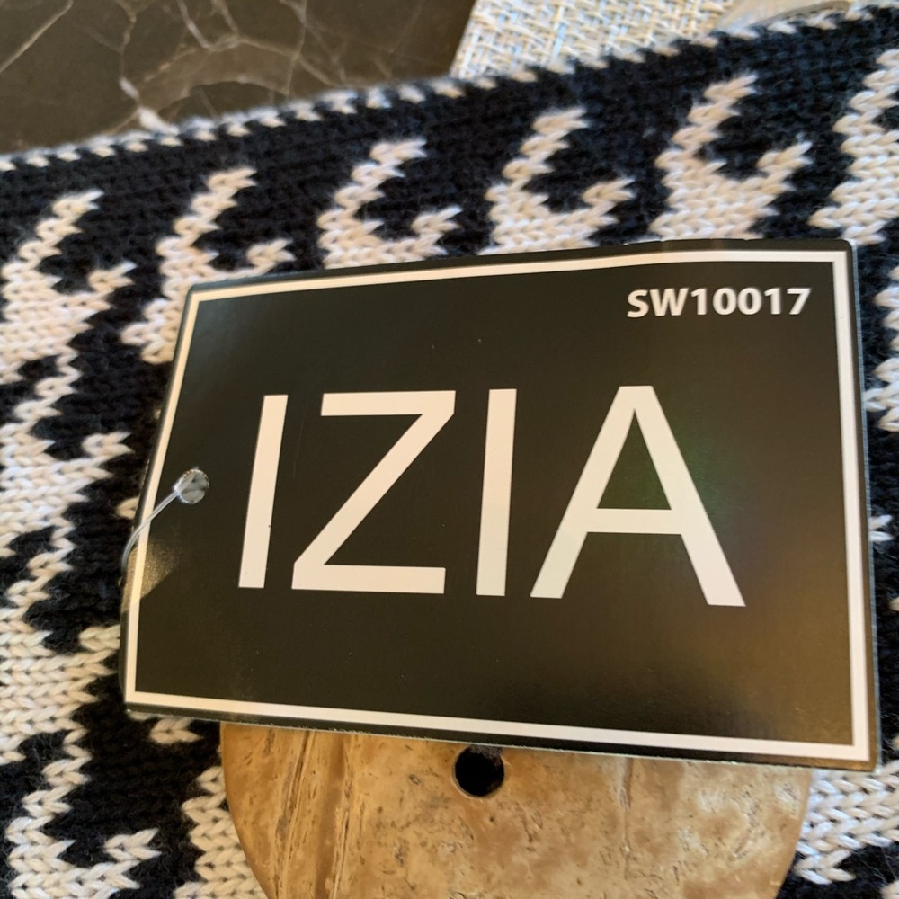 Izia Wrap/Scarf - Picture 6 of 7